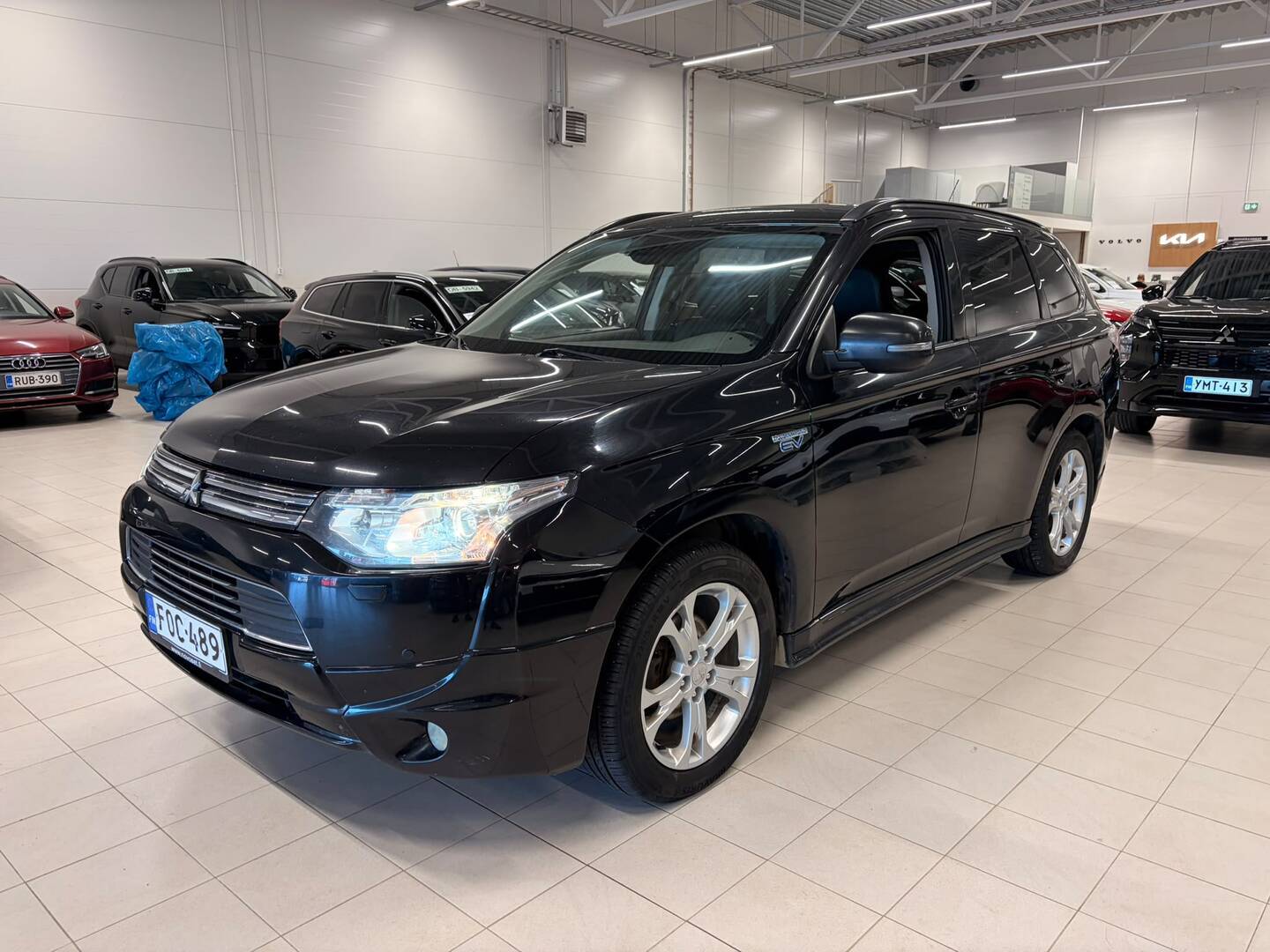 MITSUBISHI Outlander PHEV Instyle Navi 4WD 5P - / Myydään Huutokaupat.com eniten tarjoavalle! /