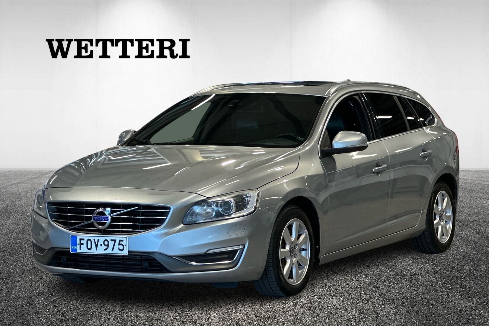 VOLVO V60 D5 Summum - Nahat / PA-Lämmitin / Bluetooth / Aktiiviset Xenon valot / Volvo Sensus / Kattoikkuna 