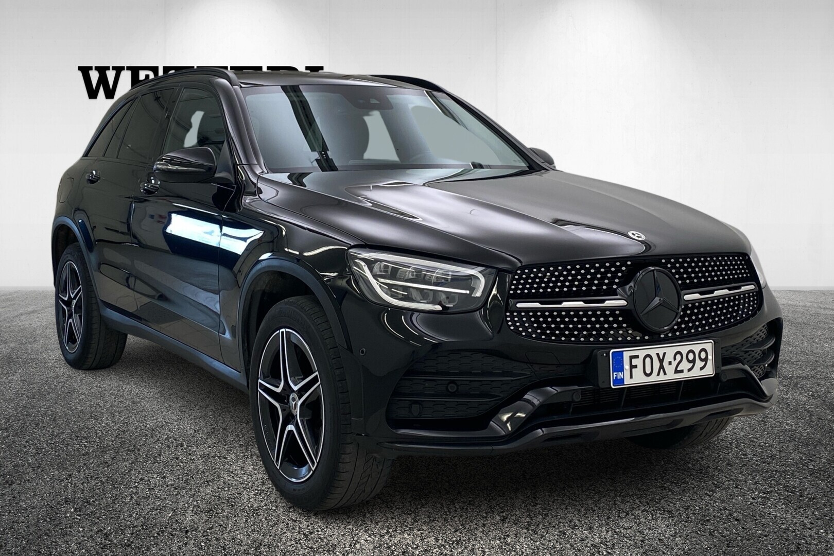 MERCEDES-BENZ GLC 300 de 4MATIC A Business / AMG-ulko ja sisä / Koukku / Kamera ja tutkat / Navi / Muk.vakkari / LED / Osanahka / Sähköluukku