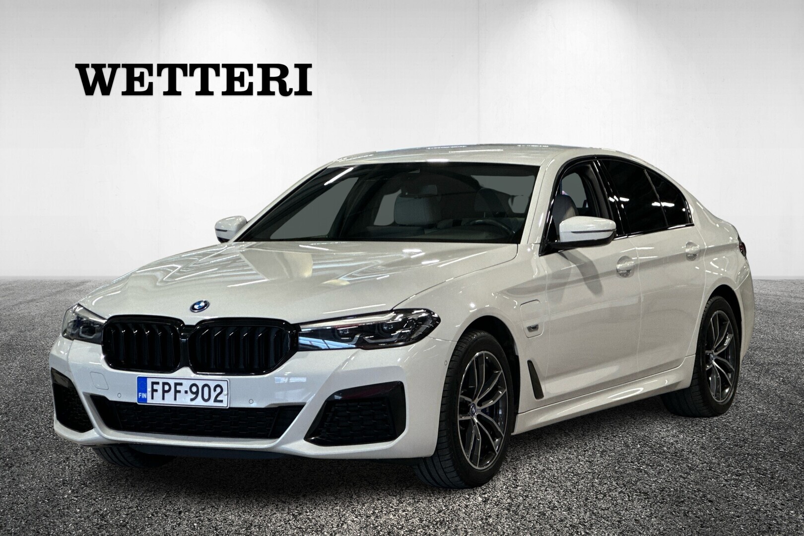 BMW 530 G30 Sedan 530e xDrive A Charged Edition M Sport - 1-om.Suomiauto / Individual Shadow Line / M-Sport / Nahat / Ratinlämmitin / 