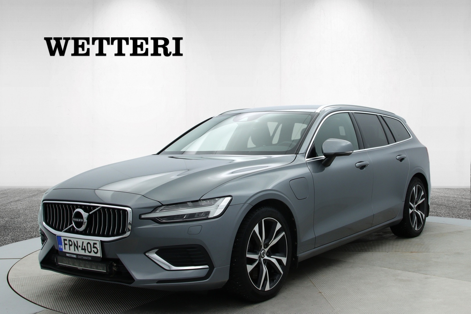 VOLVO V60 T8 TwE AWD Business Inscription aut / Koukku / H&K / Suomi-auto / Pa. lisälämmitin / ACC / Nahkasisusta / SOH 84,3% / - Vetokoukku / Harman&Kardon / Suomi-auto / Polttoainekäyttöinen lisälämmitin / Mukautuva vakionopeudensäädin / Nahkasisusta / SOH 84,3% / Juuri katsastettu !