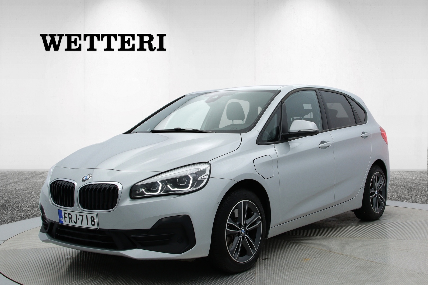 BMW 225 F45 Active Tourer 225xe A iPerformance Sport / SOH 83,6% / Comfort access / HUD / P.kamera / Adap,LED / ACC / Muistipenk/ - SOH 83,6% / Comfort access / HUD / Peruutus kamera / Adaptiiviset LED / ACC / Muistipenkki / Merkkihuollettu / Kahdet hyvät renkaat / Navi / Lämmitettävä ratti / Hälytin / 
