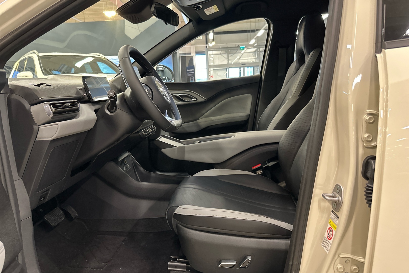 BYD Dolphin Surf Boost 2025, kuva 7/25
