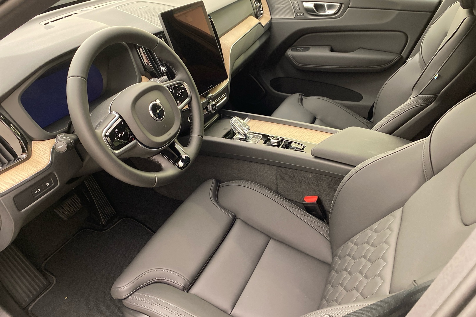 Volvo XC60 T6 AWD Long Range Plus Dark 2027, kuva 6/19