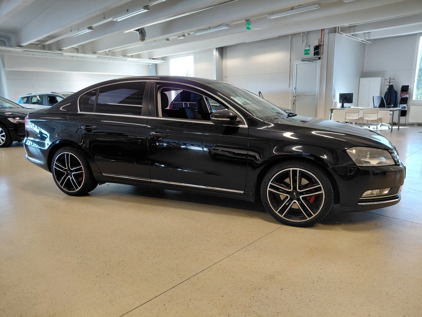 VOLKSWAGEN Passat Sedan Comfortline 2,0 TDI 103 kW (140 hv) BlueMotion Technology DSG-automaatti - // MYYDÄÄN HUUTOKAUPAT.COM //