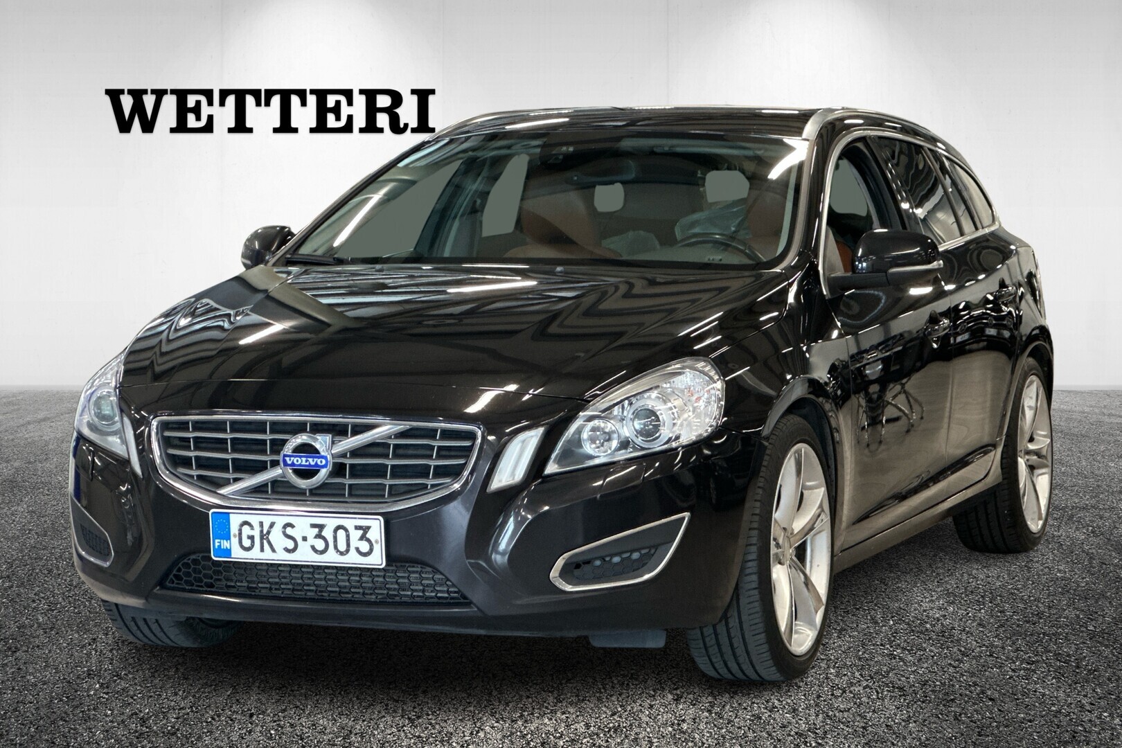 VOLVO V60 D4 Summum Edition aut - Sporttipenkit  / Alkuvuodesta huollettu / Kahdet renkaat / Automaatti V60 D4 