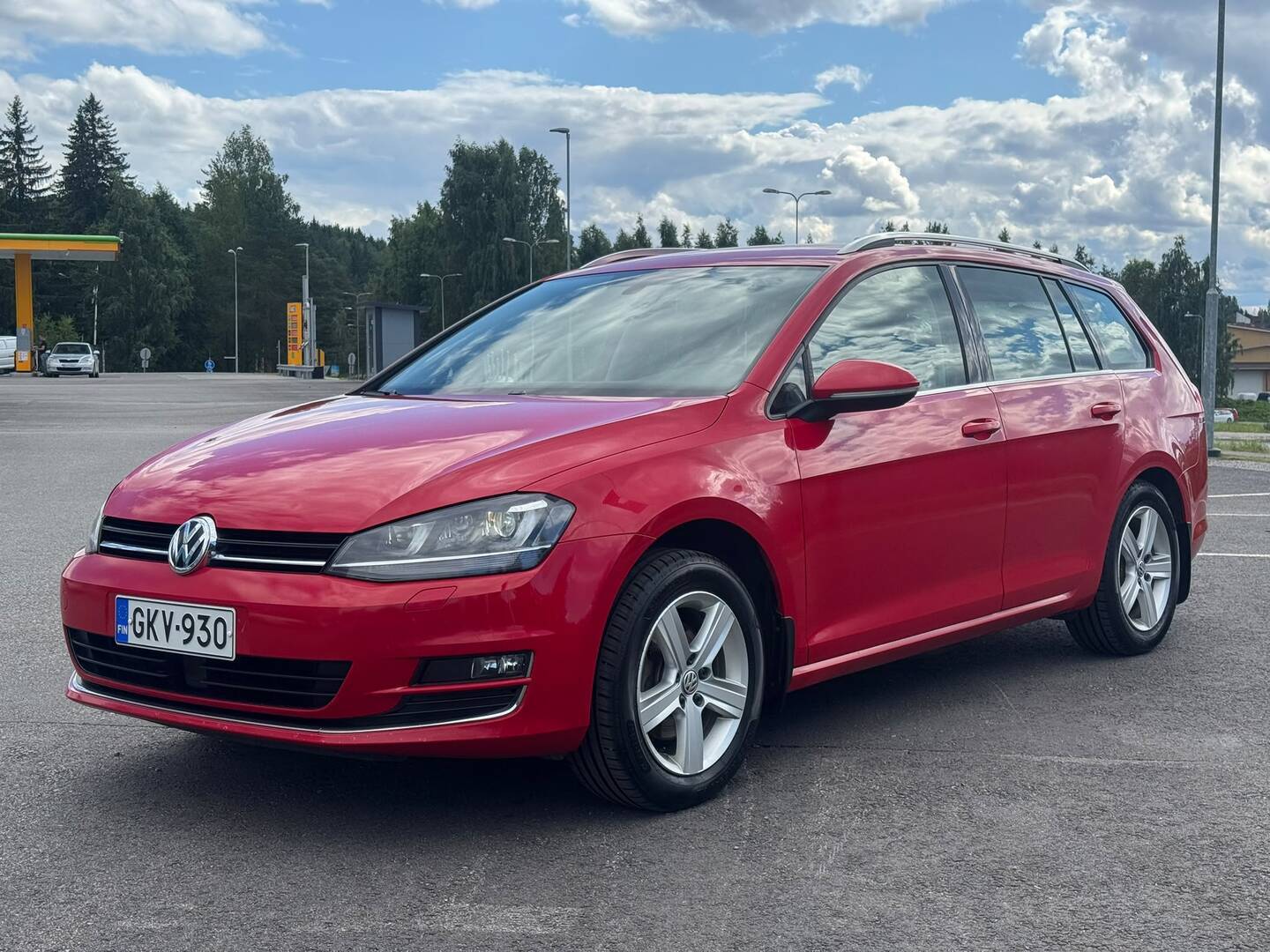 VOLKSWAGEN Golf Variant Highline 1,4 TSI 90 kW (122 hv) BlueMotion Technology DSG-automaatti *Tämä auto myydään Huutokaupat.com palvelun kautta!* - *1-om / Merkkihuollettu / ACC / Koukku / Webasto / Erittäin siisti / Hihnakone*