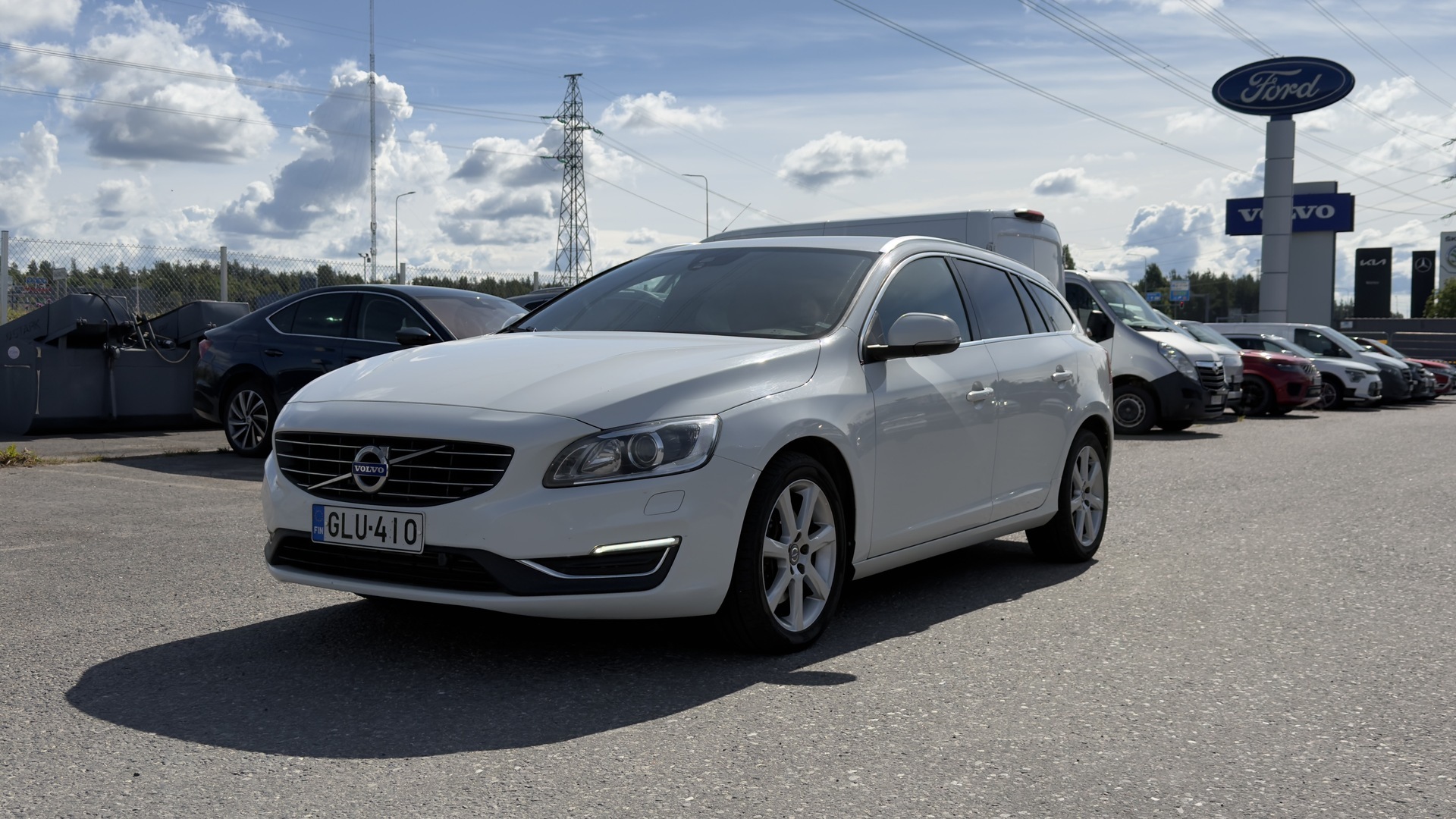 VOLVO V60 D4 AWD Business Summum aut / Webasto / Tutka / VOC - Juuri tullut! / Lisätietoja ja tarjousta 0417311818 / mika.myllykangas@wetteri.fi