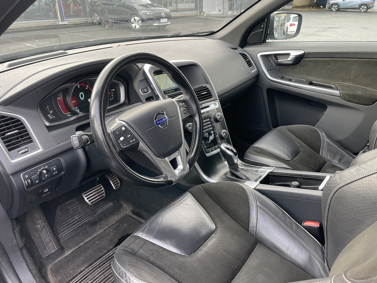 Volvo XC60 D5 AWD Business R-Design aut 2014, kuva 3/7