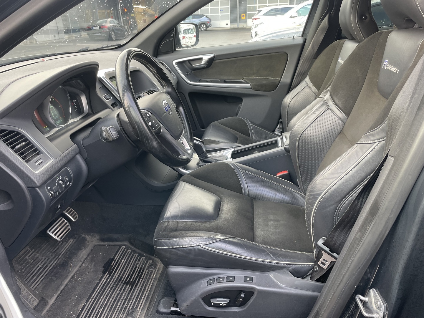 Volvo XC60 D5 AWD Business R-Design aut 2014, kuva 6/7