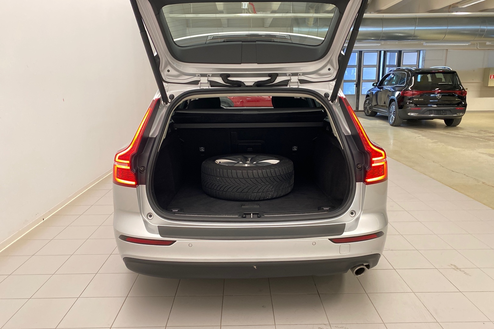 Volvo V60 D3 Momentum aut 2019, kuva 7/28