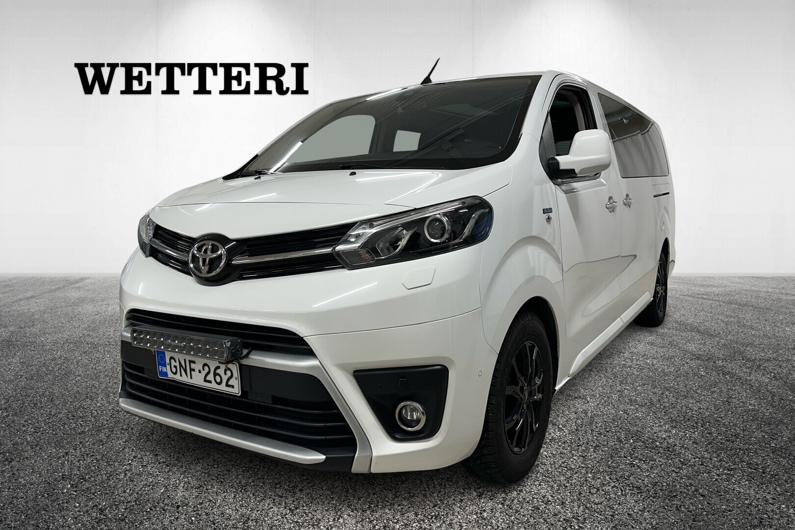 TOYOTA Proace Verso Family L2 2,0 D 180 Aut. / 7-paik. / Esteetön / Pyörätuoliluiska - Tamlansin varustelema Suomiauto / Webasto / Sähkötoimiset liukuovet molemmin puolin