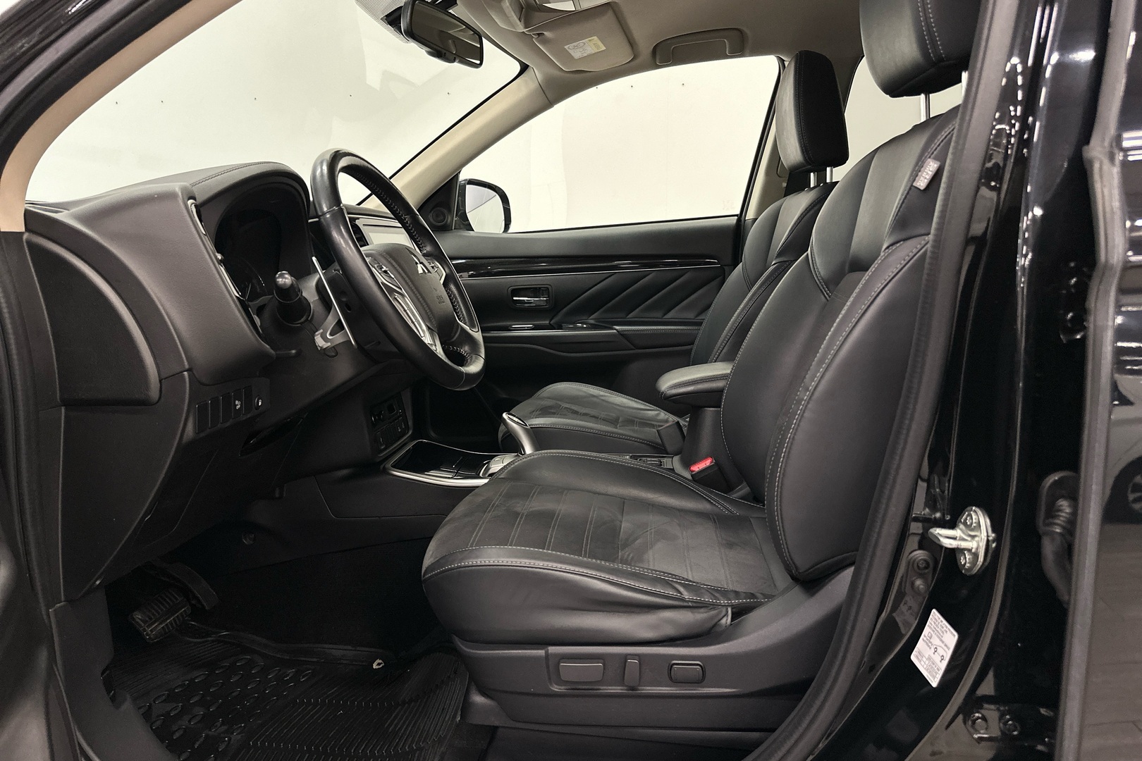 Mitsubishi Outlander PHEV 2021, kuva 7/29