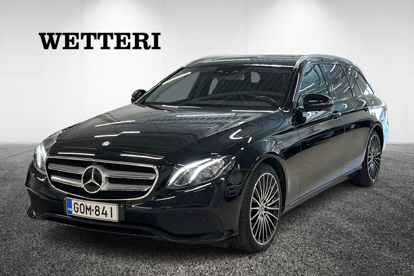 MERCEDES-BENZ E 220 d T A Premium Business / Näyttävä yksilö! / DTR+ / Kattoluukku / Koukku / Navi / Carplay / 360-Kamerat / - / Juuri tullut! / DISTRONIC+ / 360-Kamerat / Widescreen / Koukku / Kattoluukku / Carplay /