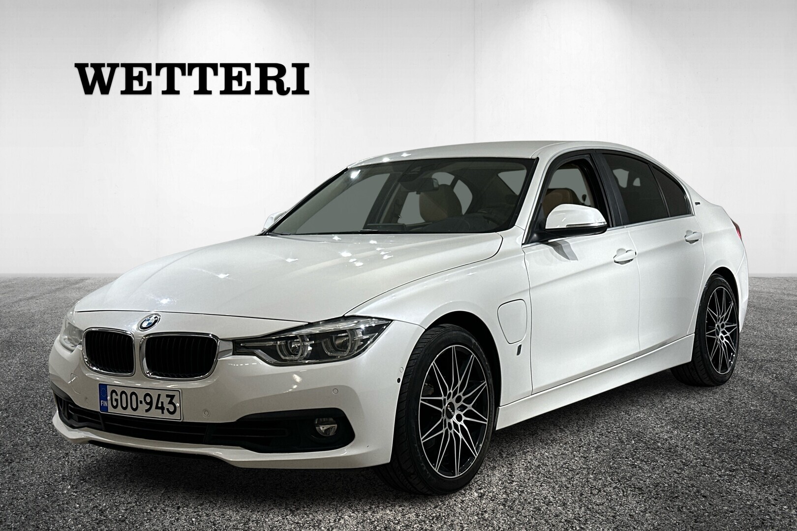 BMW 330 F30 Sedan 330e A **Navi / HUD / Kamera / Vakkari / Sporttipenkit / Comfort access** - SOH 65%