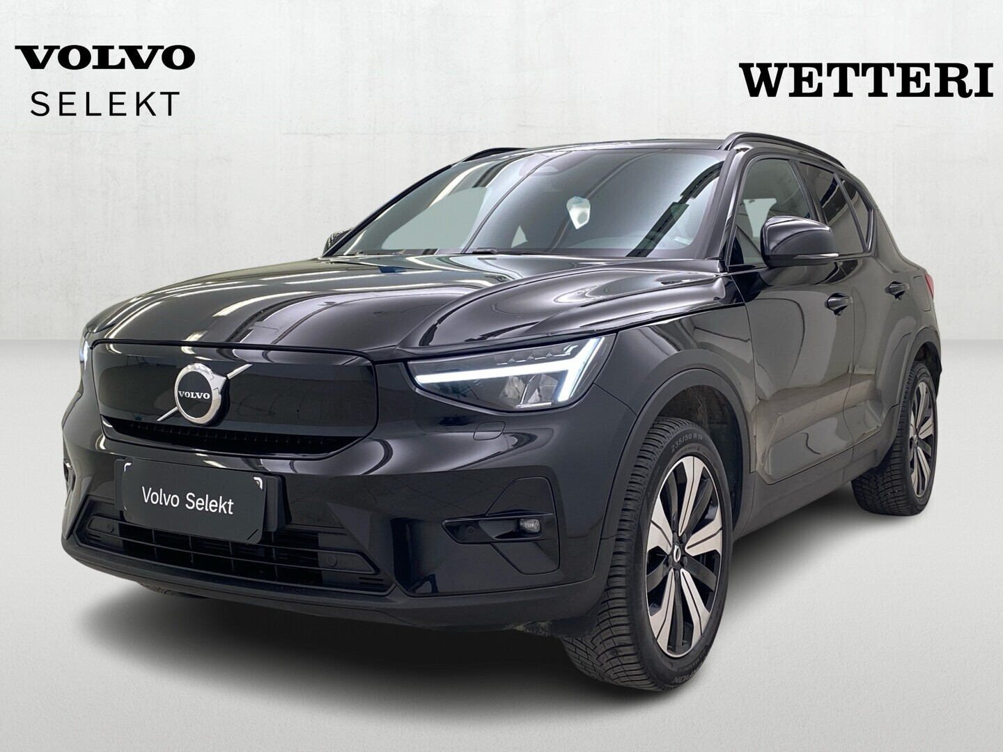 VOLVO XC40 Recharge Single Plus aut MY23 / Volvo Selekt takuu mahdollinen / Peruutuskamera ja tutkat / LED-ajovalot / Ratin lämmitys / Sähköpenkki muistilla / Sähköinen takaluukku