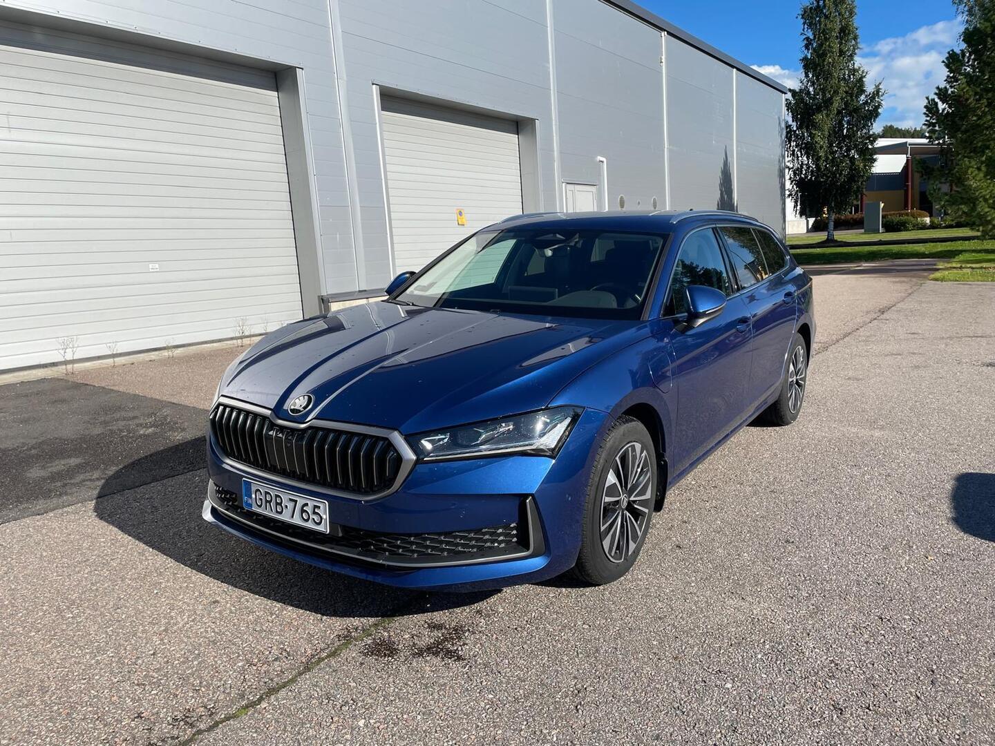 SKODA Superb Combi 1.5 TSI PHEV Style DSG Autom.// 1-OM / Nahkaverhoilu / Muistipenkit / 360° kamera /  // - // Kahdet renkaat / Navi / Merkkikirja / Tuuletettavat etuistuimet / Hierontatoiminto / Led //
