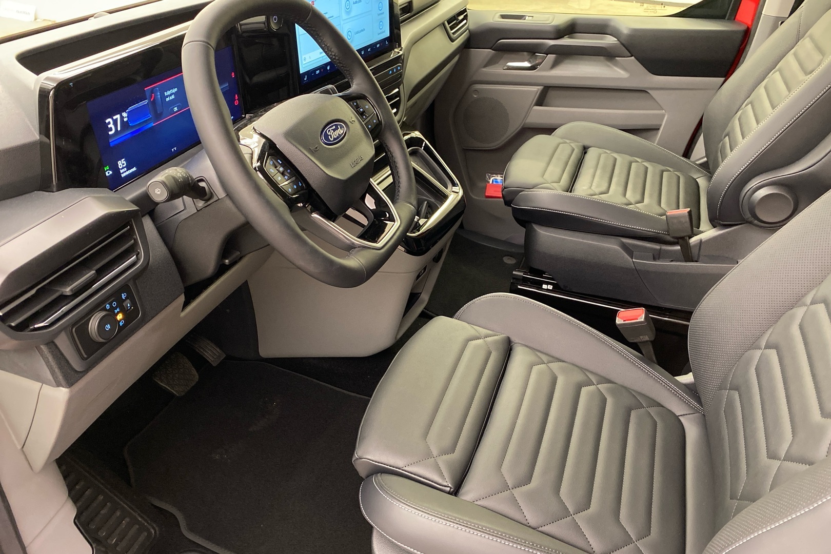 Ford Tourneo Custom 2025, kuva 6/18