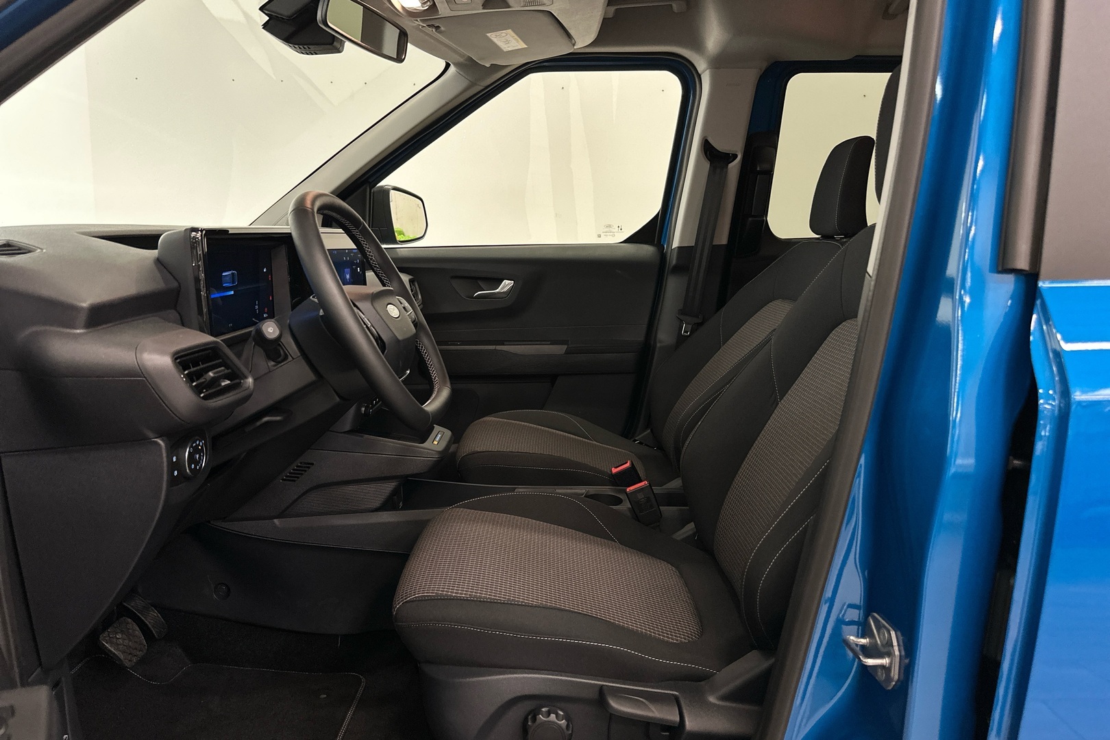 Ford Tourneo Courier 2025, kuva 7/26
