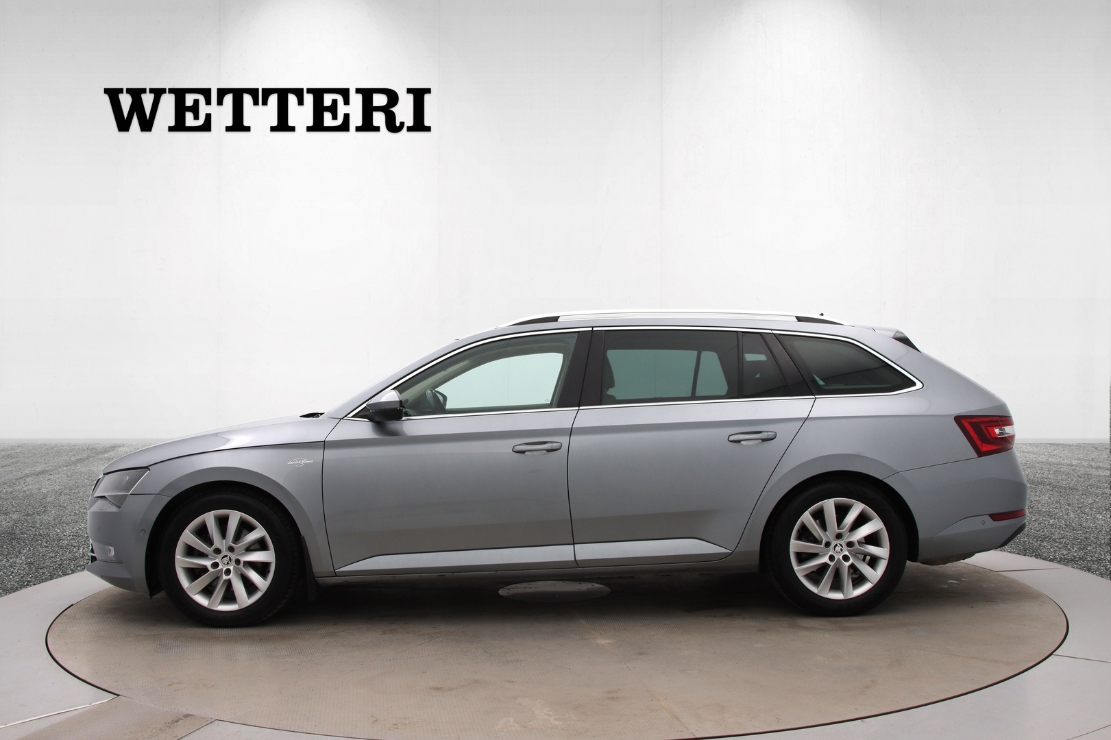 Skoda Superb 2016, photo 2/31