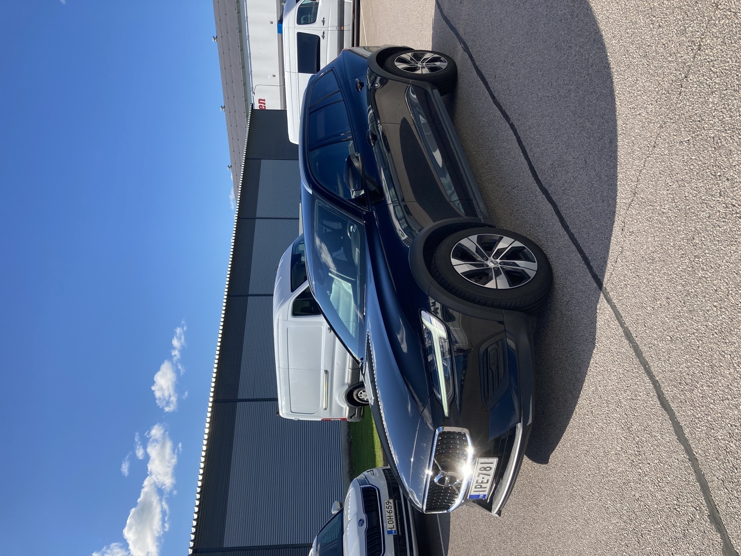 VOLVO V60 Cross Country B4 AWD D-MHEV Business aut - ** Vetokoukku / Kamera / LED / Nahat / Jakoremmi juuri vaihdettu **