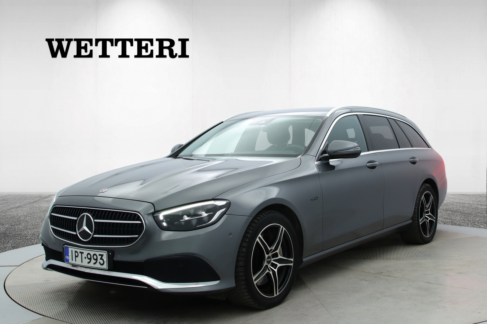MERCEDES-BENZ E 300 de T A Business Avantgarde Edition EQ Power / Vetokoukku / LED/ Widescreen / Vakkari / Navi / Parktronic / Avantgarde paketit / Katveavustin / Kahdet renkaat - Katsastettu 03/26 / Huollettu 05/26 / Vetokoukku / LED-ajovalot / Widescreen / Puolinahat / Vakkari / Navi / Parktronic / Avantgarde paketit / Katveavustin / Kahdet renkaat /