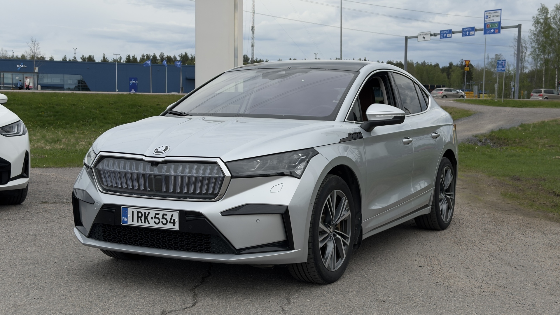 SKODA Enyaq Coupe 80x 4x4 Style BusinessLine iV/ / Juuri tullut! / Pyydä tarjous jo nyt 0417311818 - ** HUD / Koukku / Ultra / Canton / Hieronta **