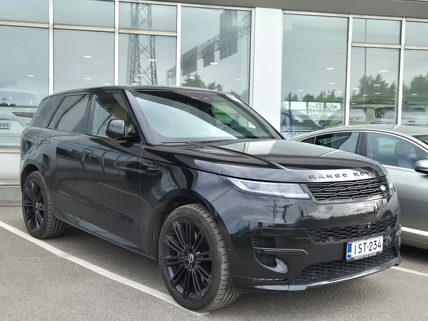 LAND ROVER Range Rover Sport P550e Plug-in Hybrid Autobiography - Takuu 4/29 / Vetokoukku / Hieronnat / Tuuletukset / Panoraama / HUD