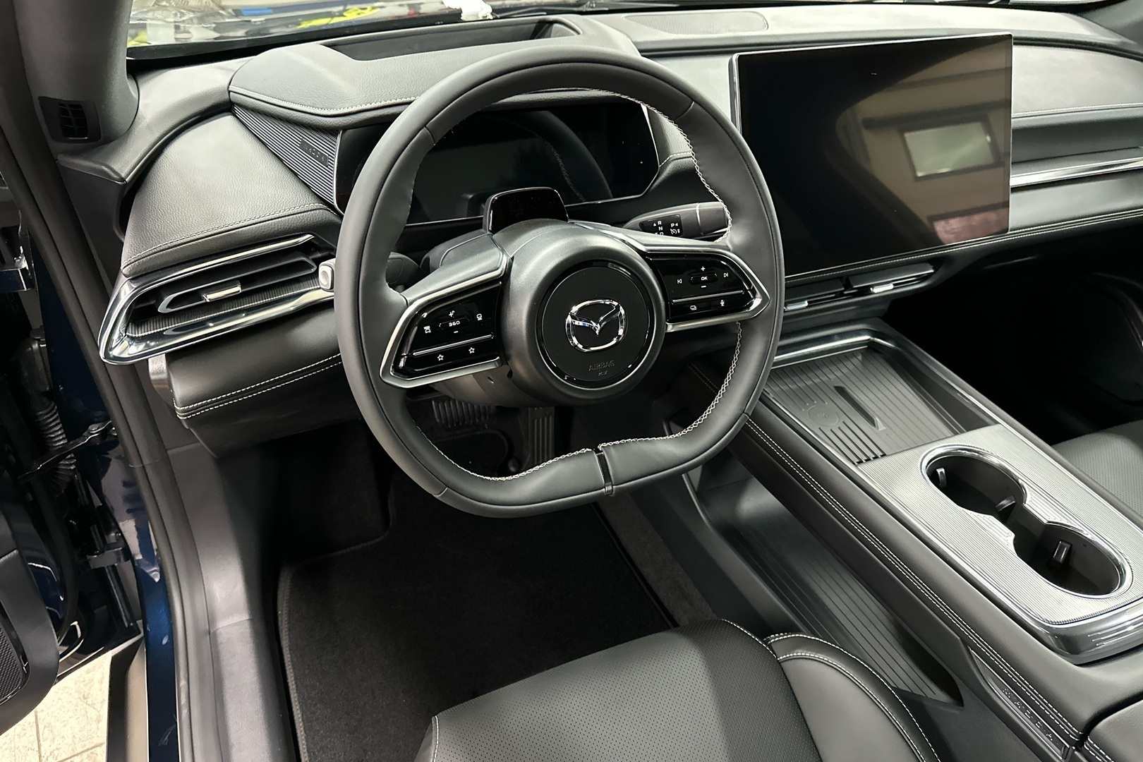 Mazda 6e 68,8 kWh Takumi (GW9) 2026, photo 6/23