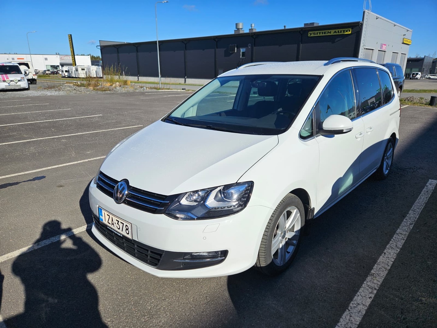 VOLKSWAGEN Sharan Highline 2,0 TDI 135 kW (184 hv) 4MOTION DSG-automaatti / Juuri tullut! / Webasto / Adapt.vakkari / Tutkat / Koukku / - / Juuri tullut! / Webasto / Adapt.vakkari / Tutkat / Vetokoukku /