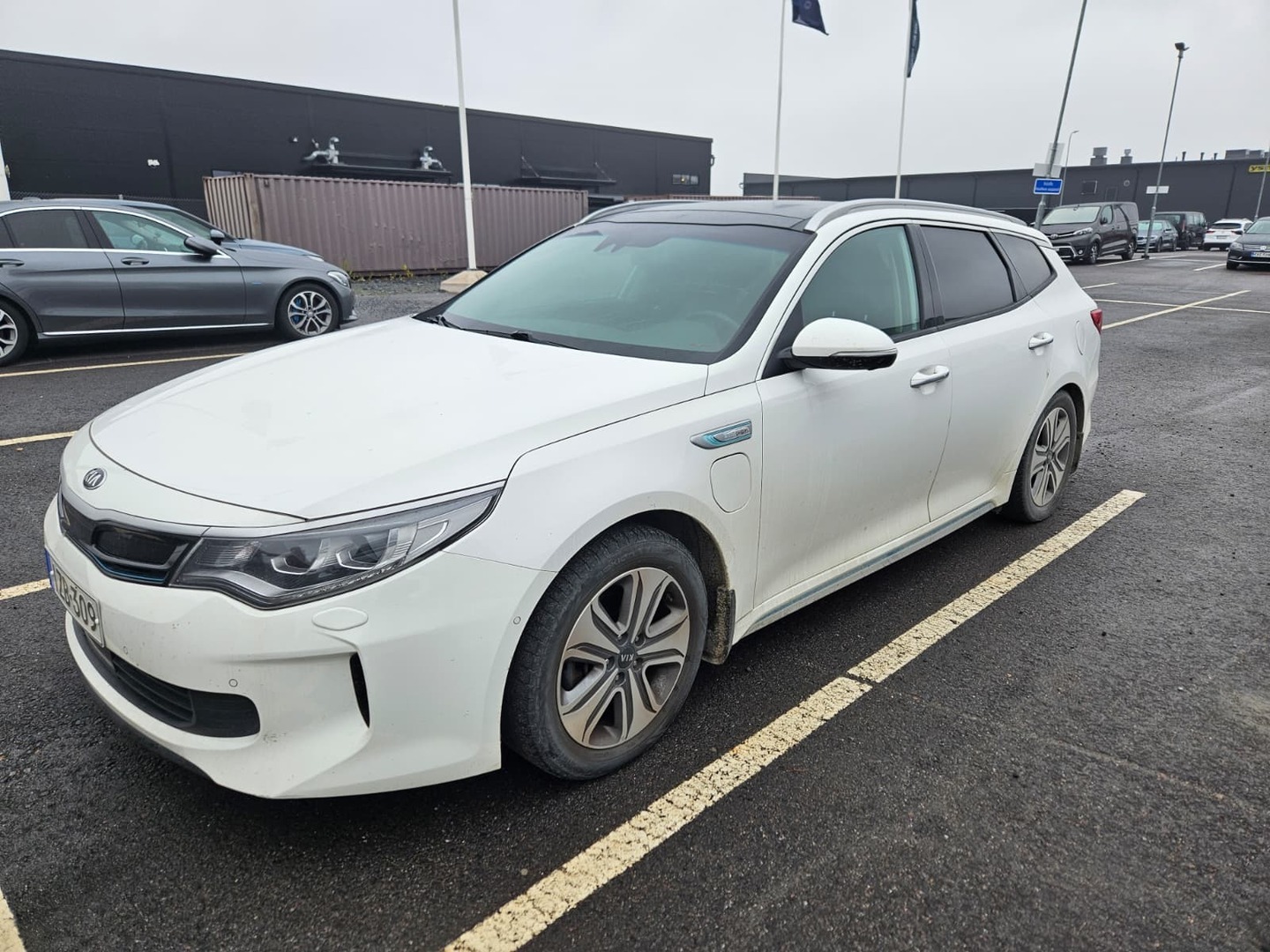 KIA Optima 2,0 GDI PHEV Business Luxury SW A/T / Juuri tullut! / Tietoja päivitetään! / - / Lasikatto / Adapt.Cruise / Koukku / Ilmastoidut etuistuimet / H/K-Audio / Blis / Kamera / Nahat /