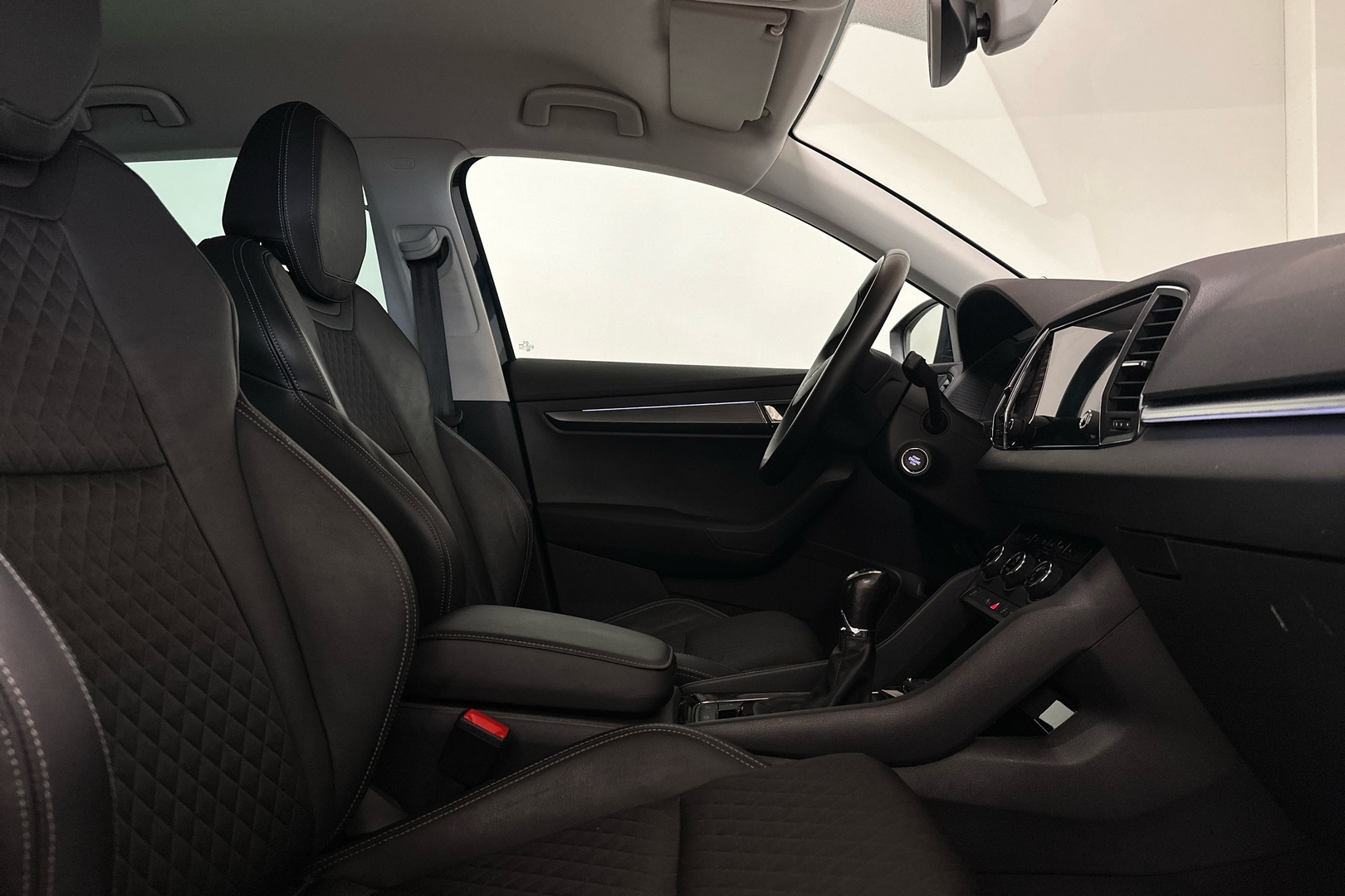 Skoda Karoq 2021, photo 7/12