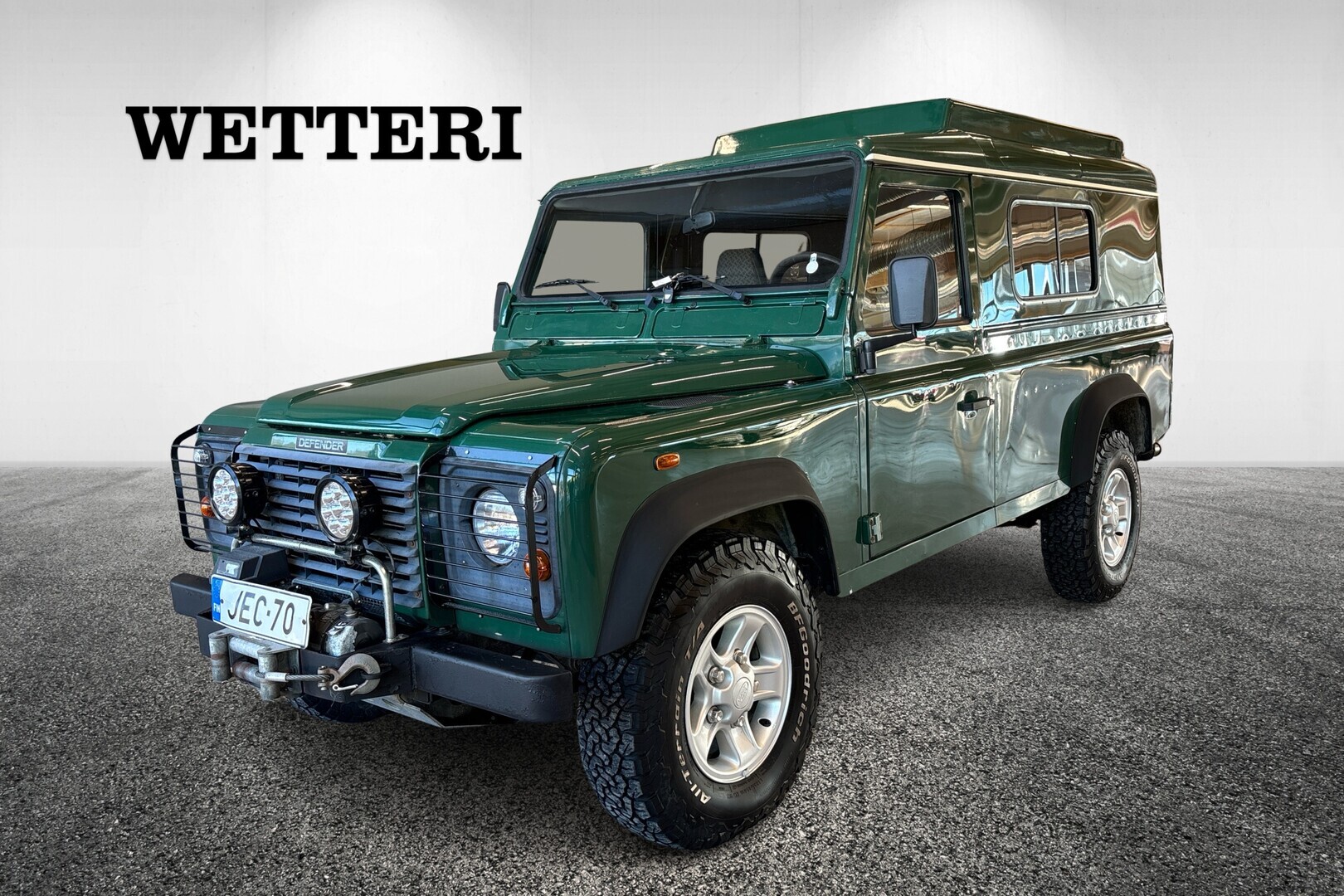 LAND ROVER Defender 110 2,5 Td5 Safari Van // 1-OM / Suomi-auto / ALV / Webasto / Koukku // - // 1-OM / Suomi-auto / ALV / Webasto / Koukku //