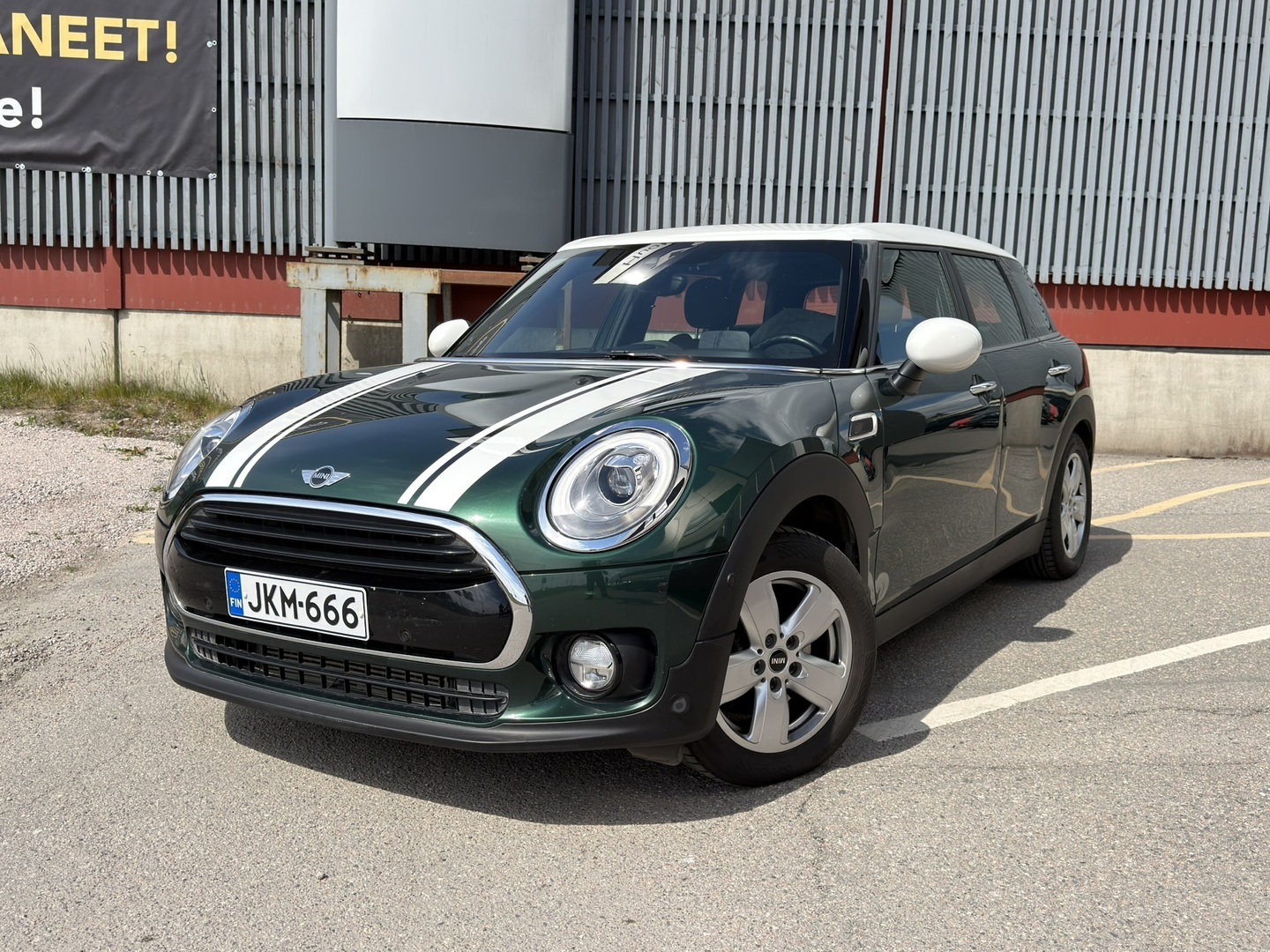 MINI Clubman Cooper A Business Plus - Aktiivinen vakionopeudensäädin / Head Up Display / Peruutuskamera / Comfort Access / Lämmitettävä tuulilasi / Suomi- auto / Urheiluistuimet