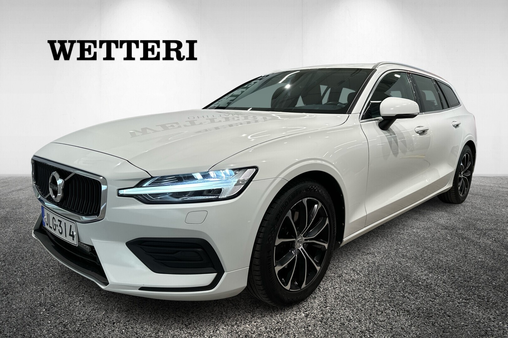 VOLVO V60 D3 Momentum aut ** Suomi-Auto / Webasto / Vetokoukku / Nahkapenkit / Keyless Go / Lisävalo ** - **Juuri isosti huollettu / Webasto / Vetokoukku / Nahat / Kessy / Lisävalo **