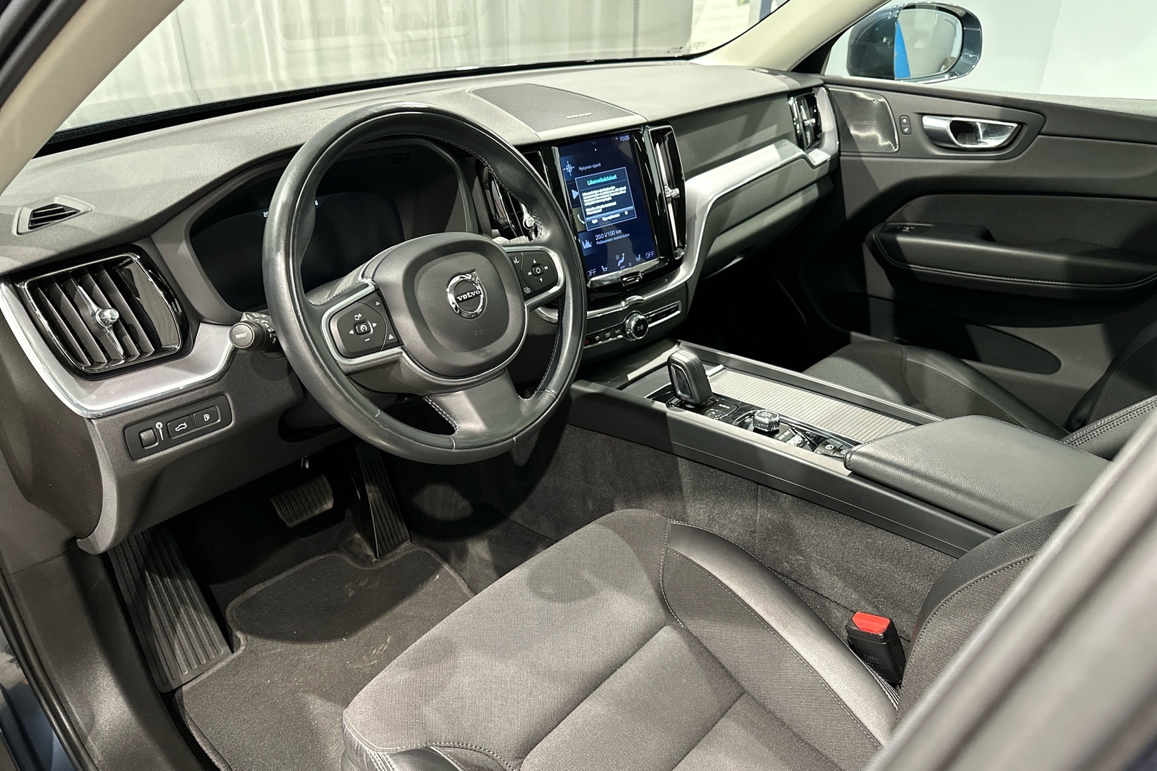 Volvo XC60 2021, photo 5/32