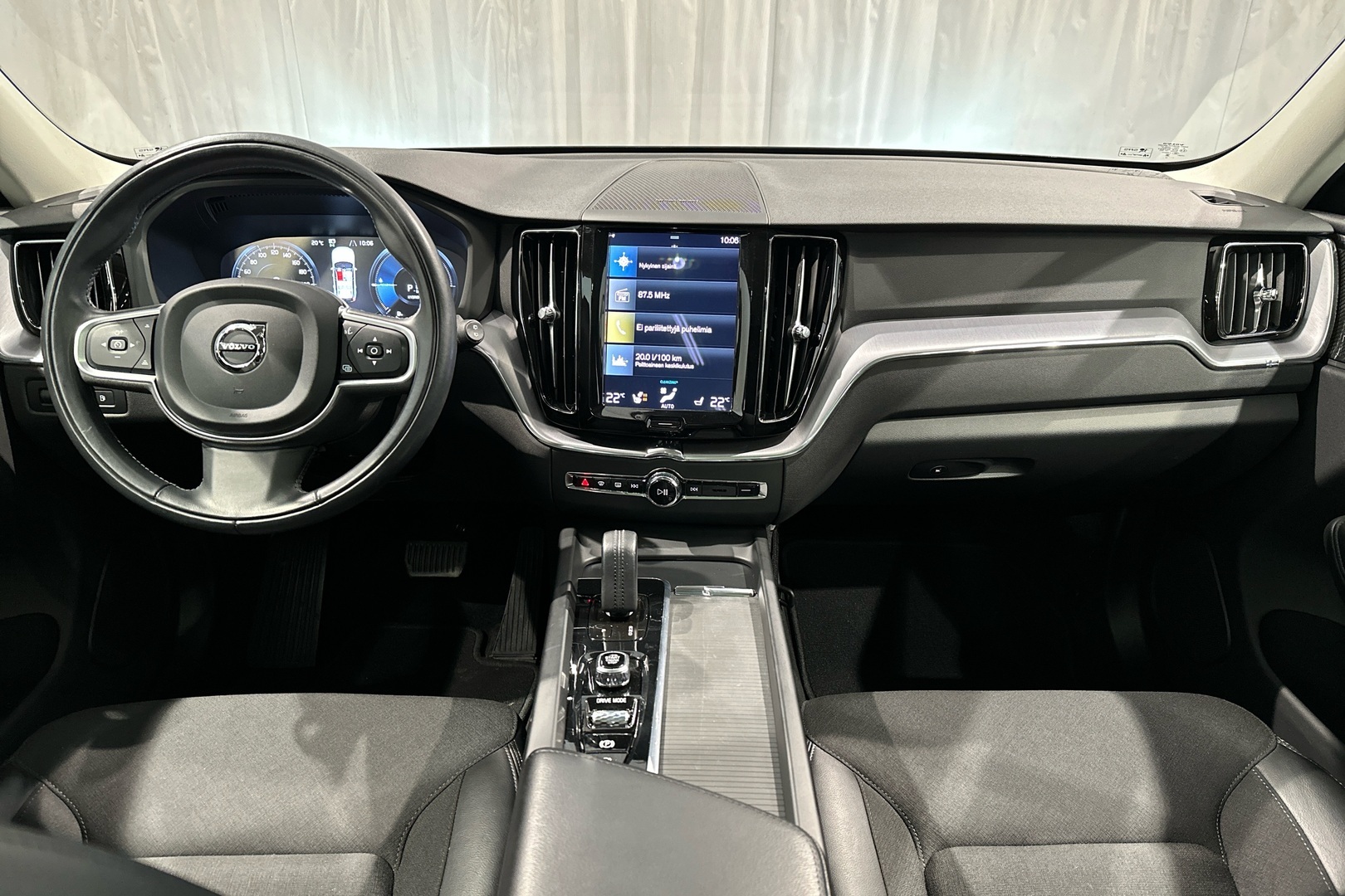 Volvo XC60 2021, photo 7/32