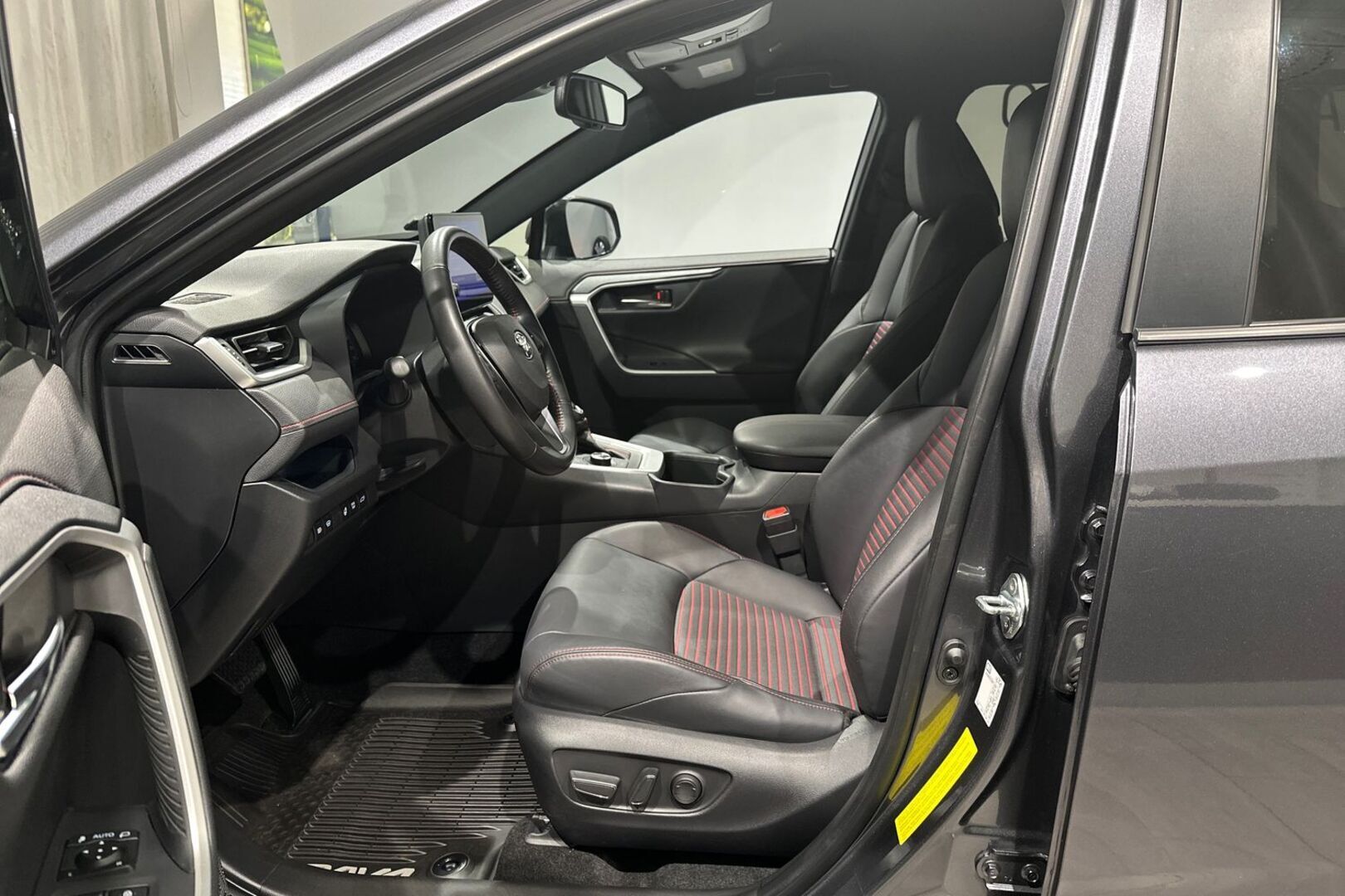 Toyota RAV4 Plug-In 2023, kuva 6/27
