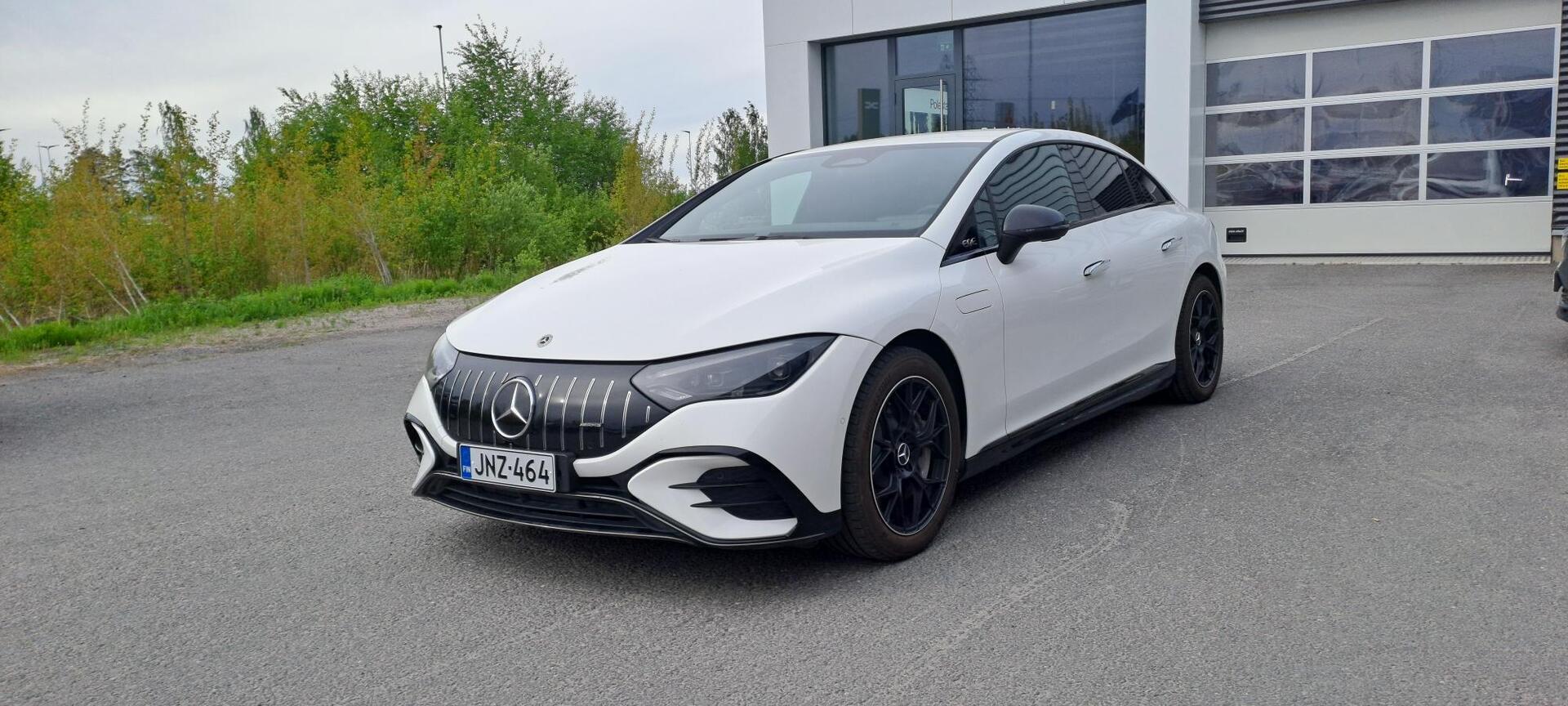 MERCEDES-BENZ EQE 300 **Juuri tullut. Kysy lisää myyjältä** - ** DIGITAL LIGHT / AMG-ulkopaketti / Nelipyöräohjaus / Cruise / MBUX Navi / SoH 100% **
