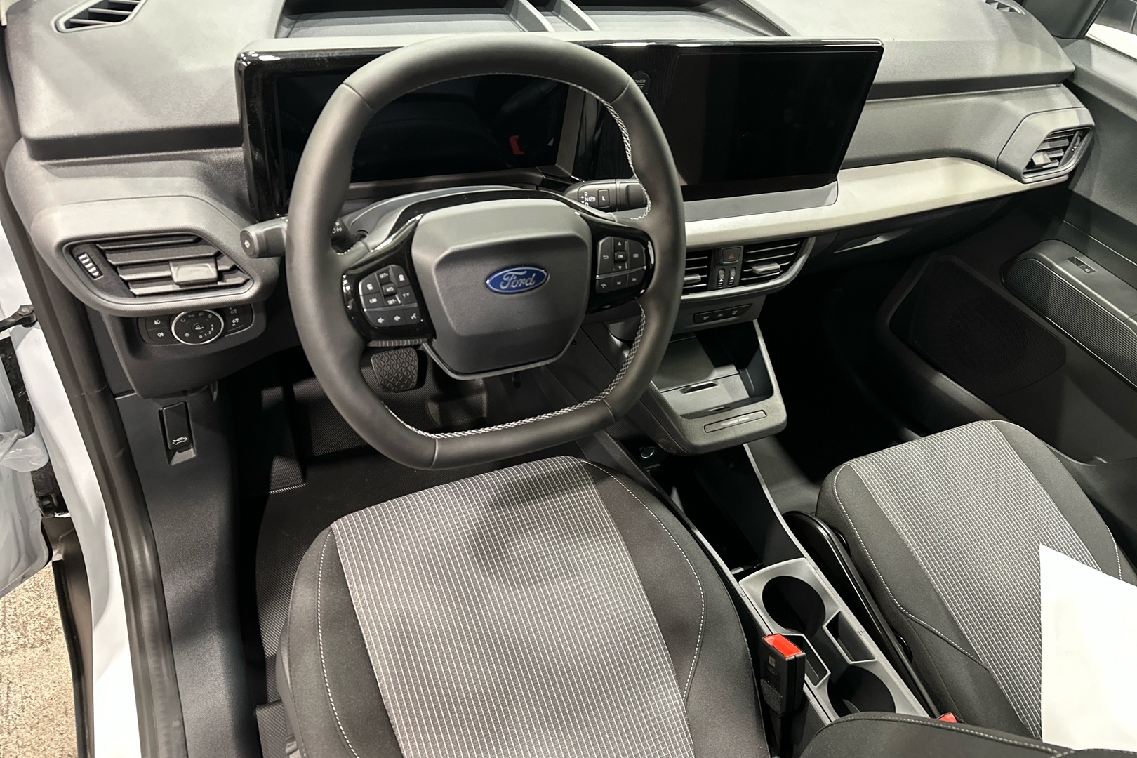 Ford Transit Courier 2025, kuva 7/15