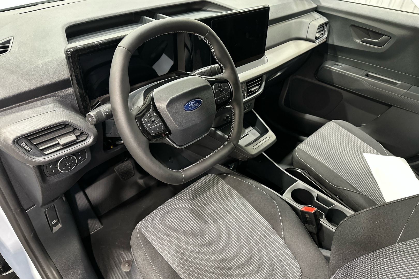 Ford Transit Courier 2025, kuva 6/15