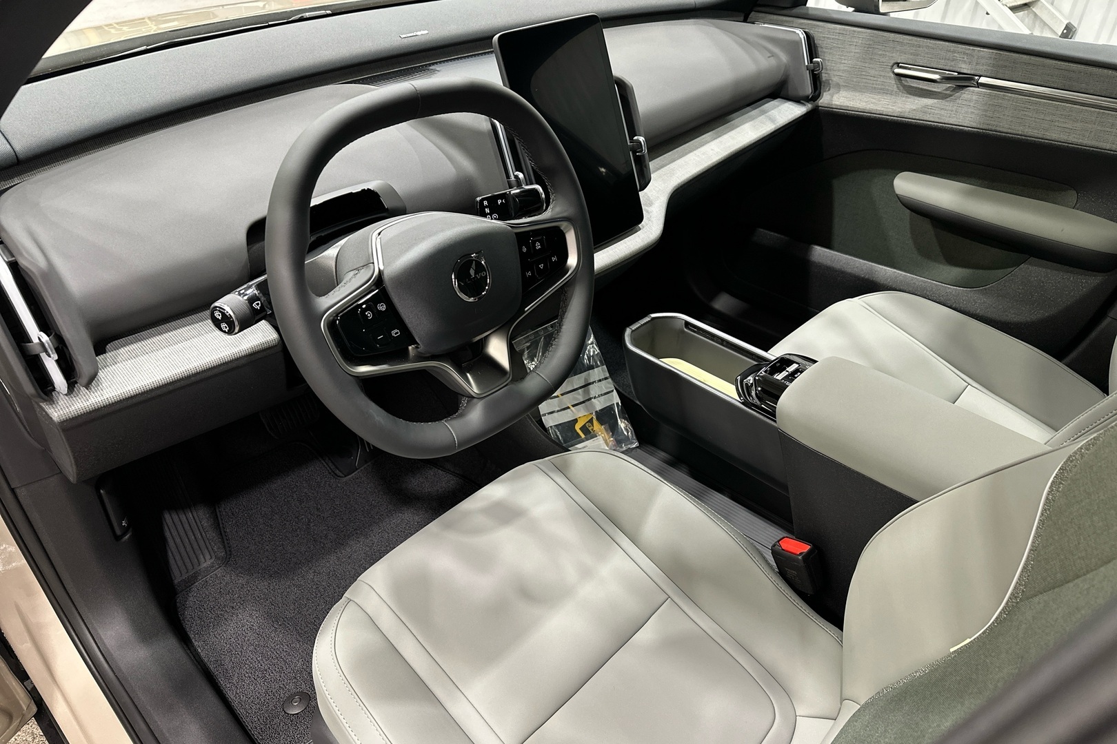 Volvo EX30 Single Extended Range Plus 2026, kuva 6/16