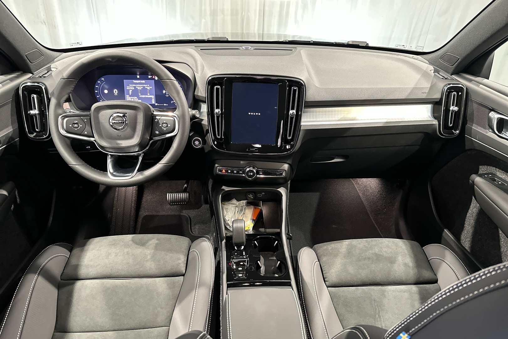 Volvo XC40 B3 MHEV Black Edition 2027, photo 7/13