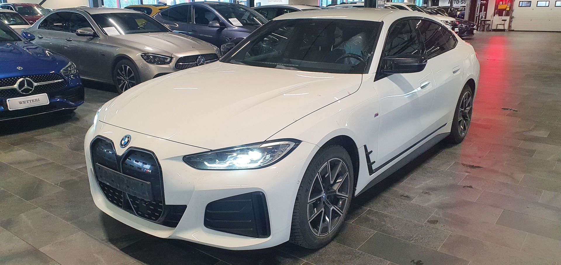 BMW i4 M50 M50 xDrive / HiFi / P.kamera / Shadowline / Vakkari / Widescreen / Nahat
