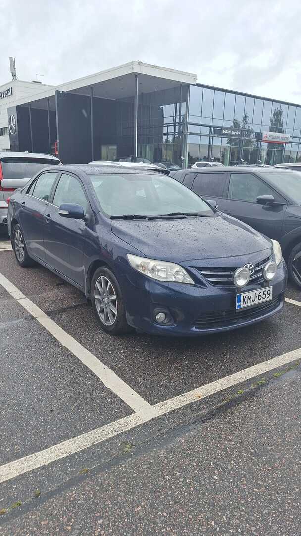 TOYOTA Corolla 1,6 Valvematic Linea Sol 4ov // Koukku / Lohkolämmitin+sisäpistoke / Vain 130tkm! / Siisti! //