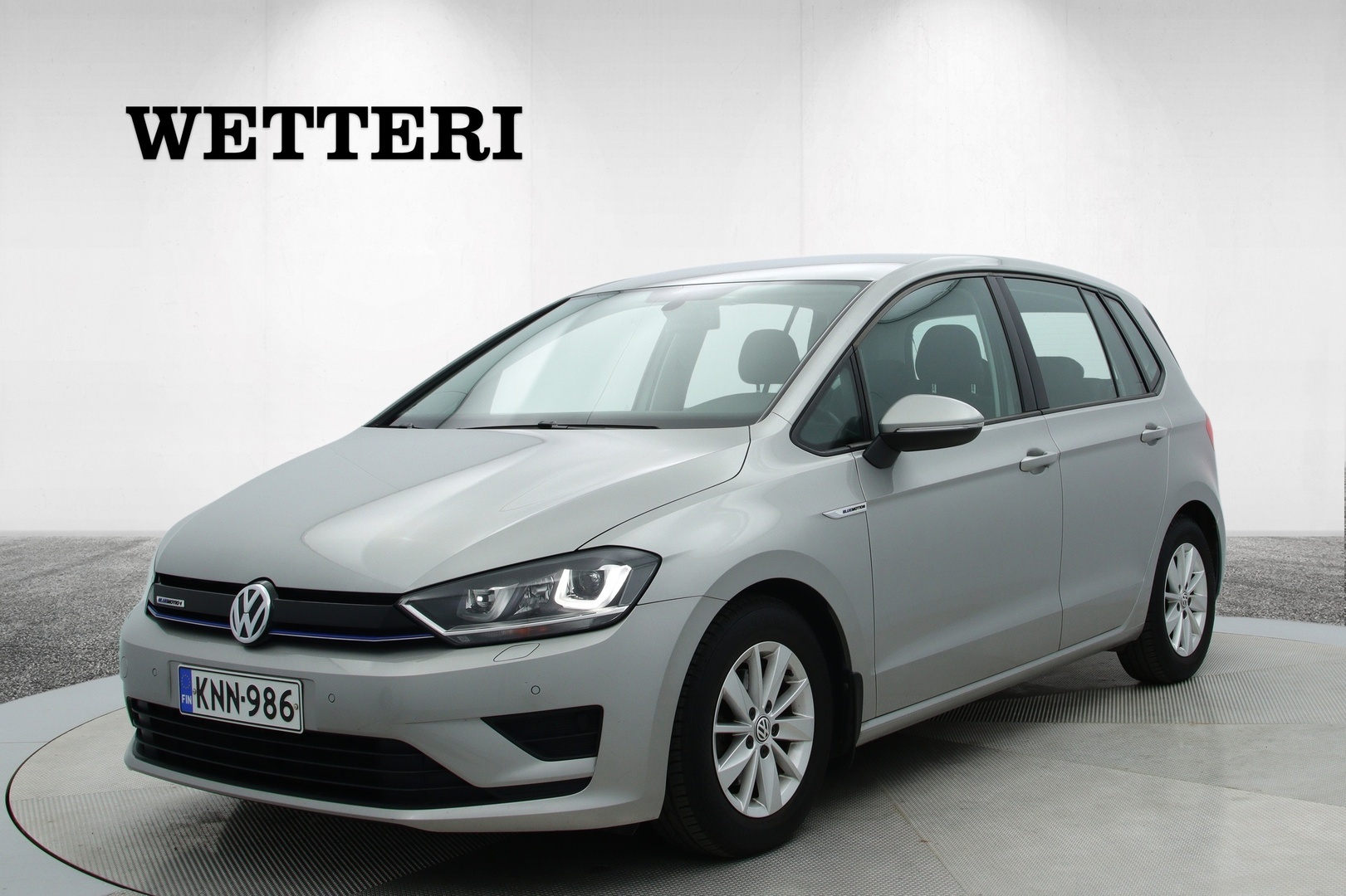 VOLKSWAGEN Golf Sportsvan Comfortline 1,0 TSI 85 kW (115 hv) BLUEMOTION DSG-automaatti / Koukku / Suomi-auto / Jakopää tehty / Aut. ilmastointi / Vakkari / Lohkolämmitin / Xenon / Juuri katsastettu / Kahdet renkaat / - Juuri katsastettu/ Vetokoukku / Suomi-auto / Jakopää tehty / Aut. ilmastointi / Vakionopeudensäädin / Lohkolämmitin / Xenon-ajovalot / Huollettu 05/2026 / Kahdet renkaat 