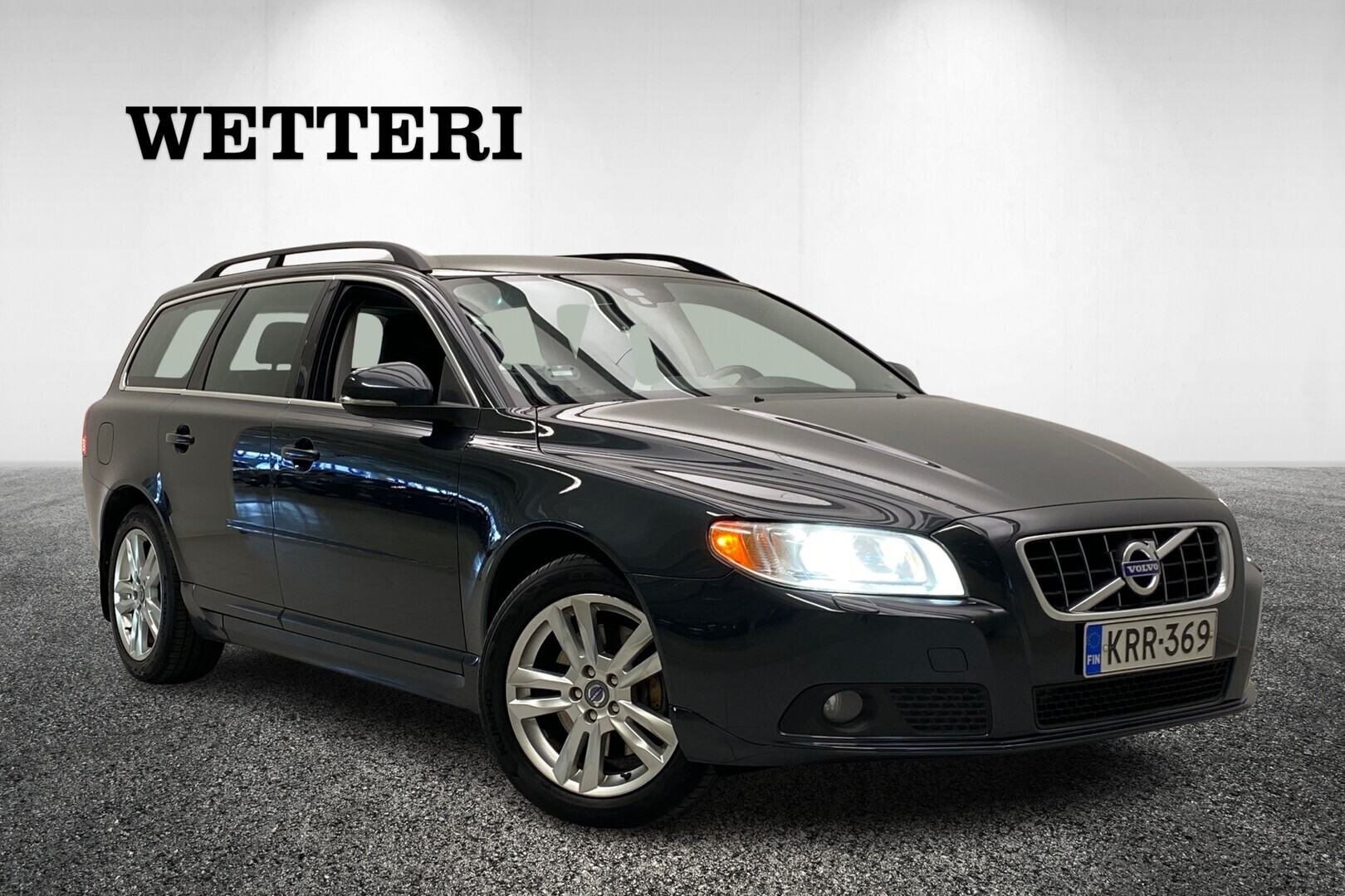 VOLVO V70 D5 AWD Momentum Business aut - Neliveto / Suomiauto / Vetokoukku / 2 x alut 