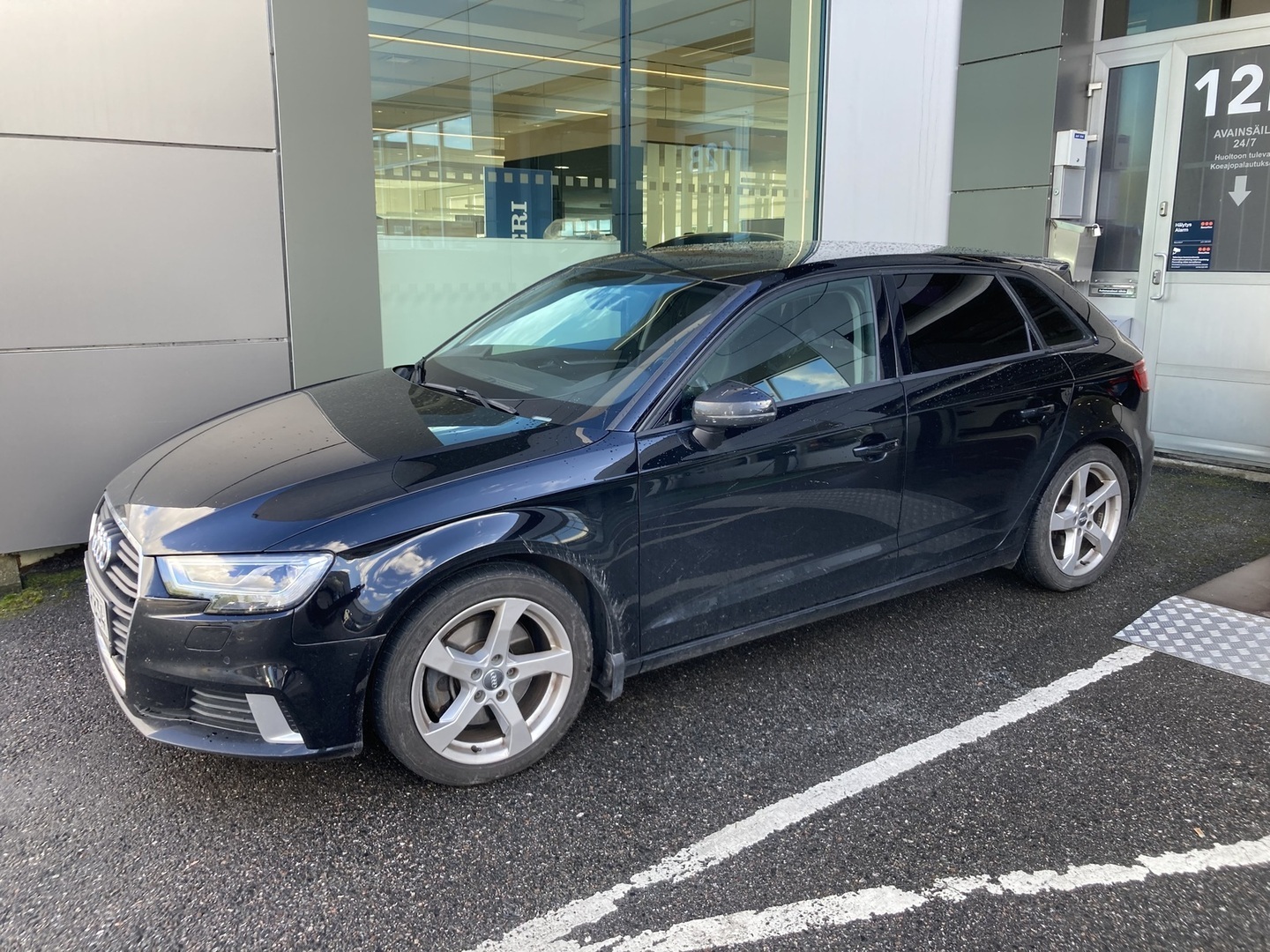 AUDI A3 Sportback Land of quattro Edition 2,0 TDI 135 kW quattro S tronic - Matrix LED -ajovalot / quattro-neliveto / Pysäköintitutkat edessä ja takana / Bluetooth-puhelinvalmius / Vakionopeudensäädin / Jakohihna uusittu 12/22 132221km / DSG öljyt ja Haldex huolto 01/2026