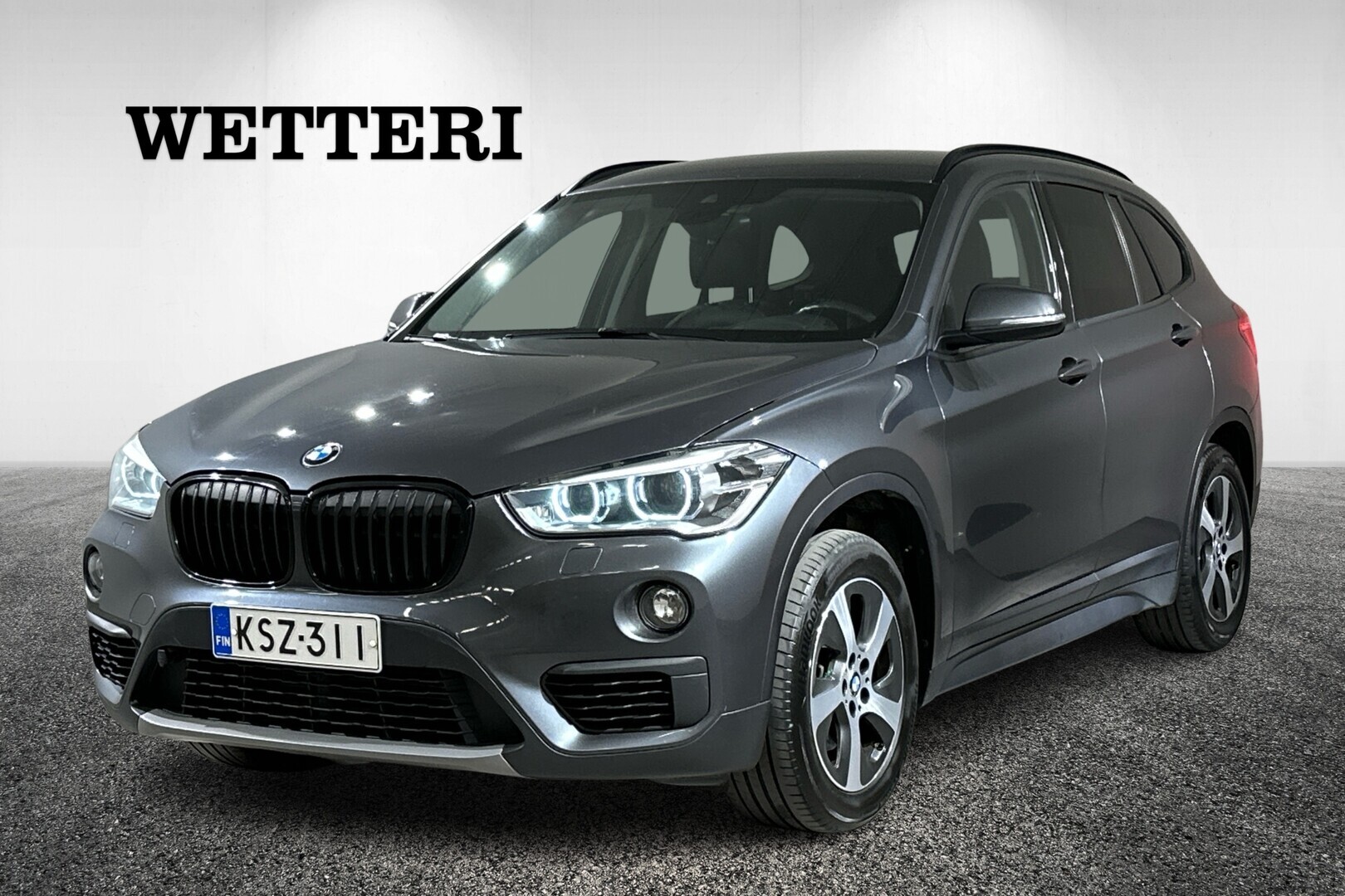 BMW X1 F48 xDrive18d A Business ** M Sport -ratti / Nahkaverhoilu / Sport-istuimet / Vetokoukku ** - ** Vetokoukku / Nahkaverhoilu / M Sport -ohjainpyörä / LED / Ristiseläntuki / Kahdet renkaat **
