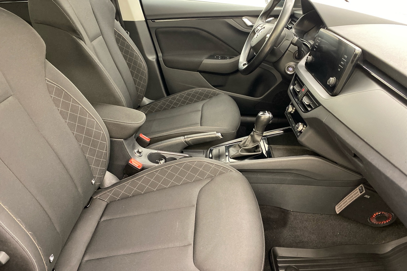 Skoda Kamiq 2021, photo 7/17